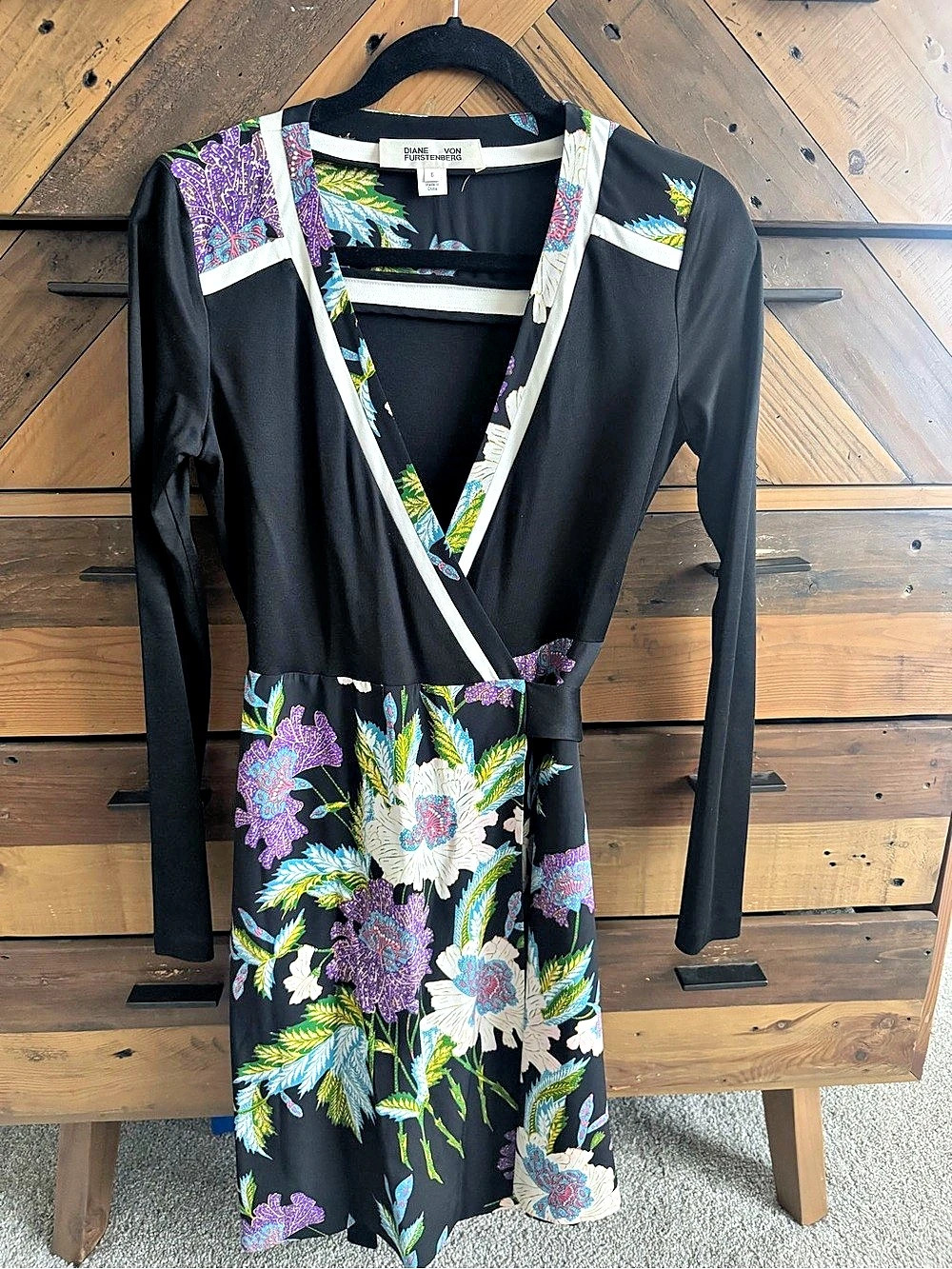 Diane von Furstenberg Floral Wrap Dress Black & Purple Size 6 Like New